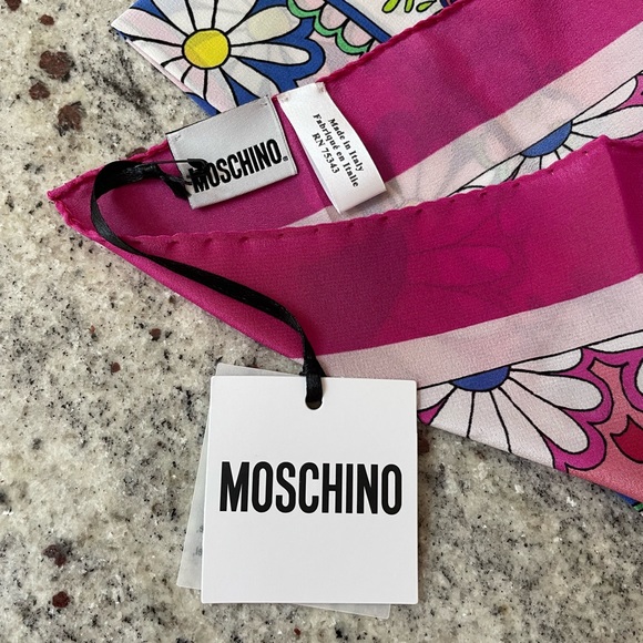 Made In Italy Silk Bear And Flowers Scarf from MOSCHINO - Picture 6 of 7